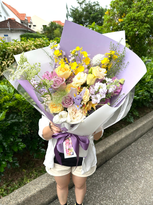 Midnight In Paris - Omakase(Florist Choice)Purple&Yellow Theme M Size Deluxe】