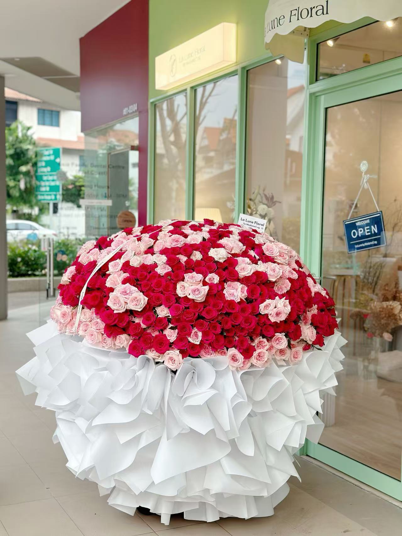 Super Giant Bouquet ( 520stalk / 999stalk)
