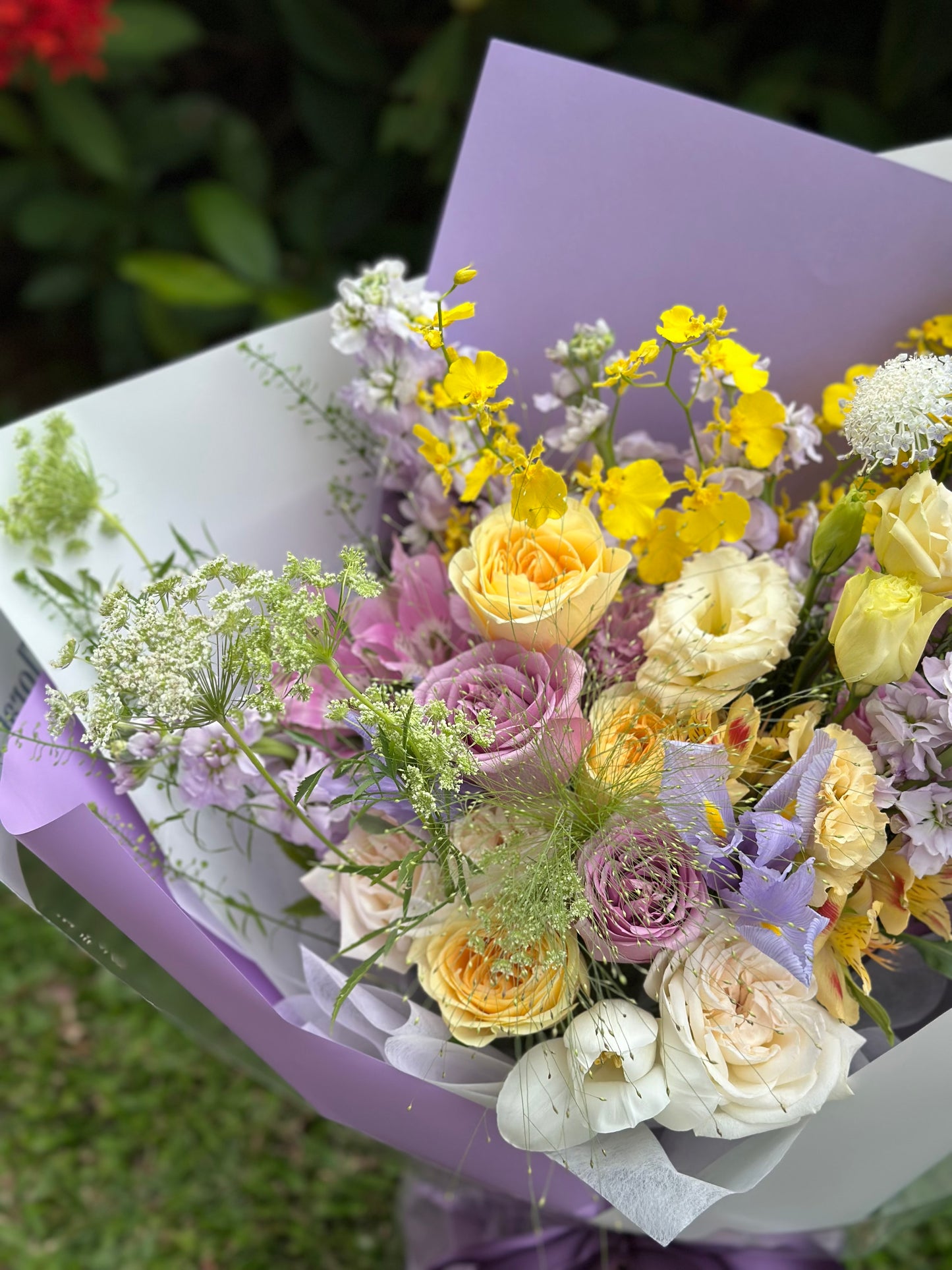 Midnight In Paris - Omakase（Florist Choice）Purple&Yellow Theme M Size Deluxe】