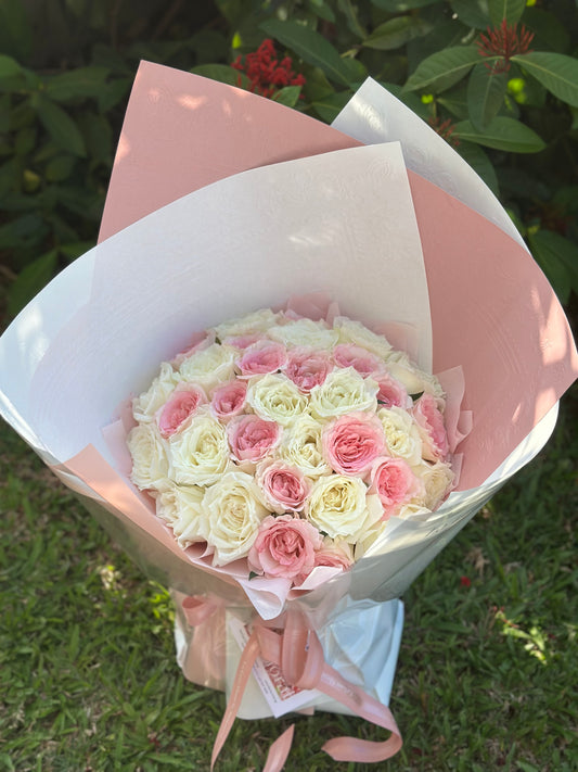 White & Pink Roses Bouquet （33 stk）