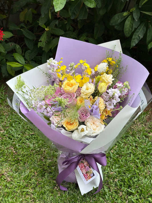 Midnight In Paris - Omakase（Florist Choice）Purple&Yellow Theme M Size Deluxe】