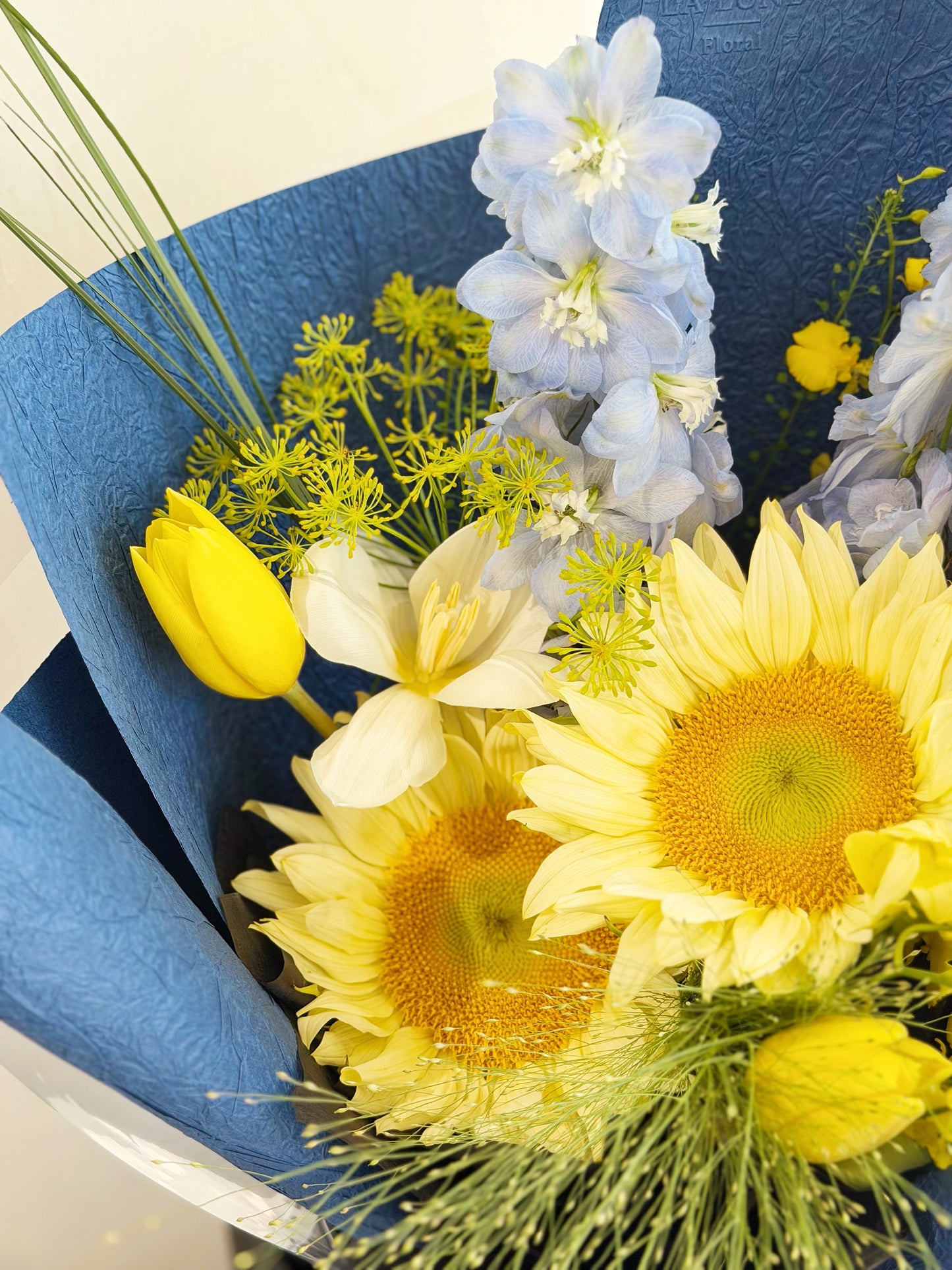 「Starry Night」【Size Regular】 - Omakase(Florist Choice)Blue & Yellow Theme