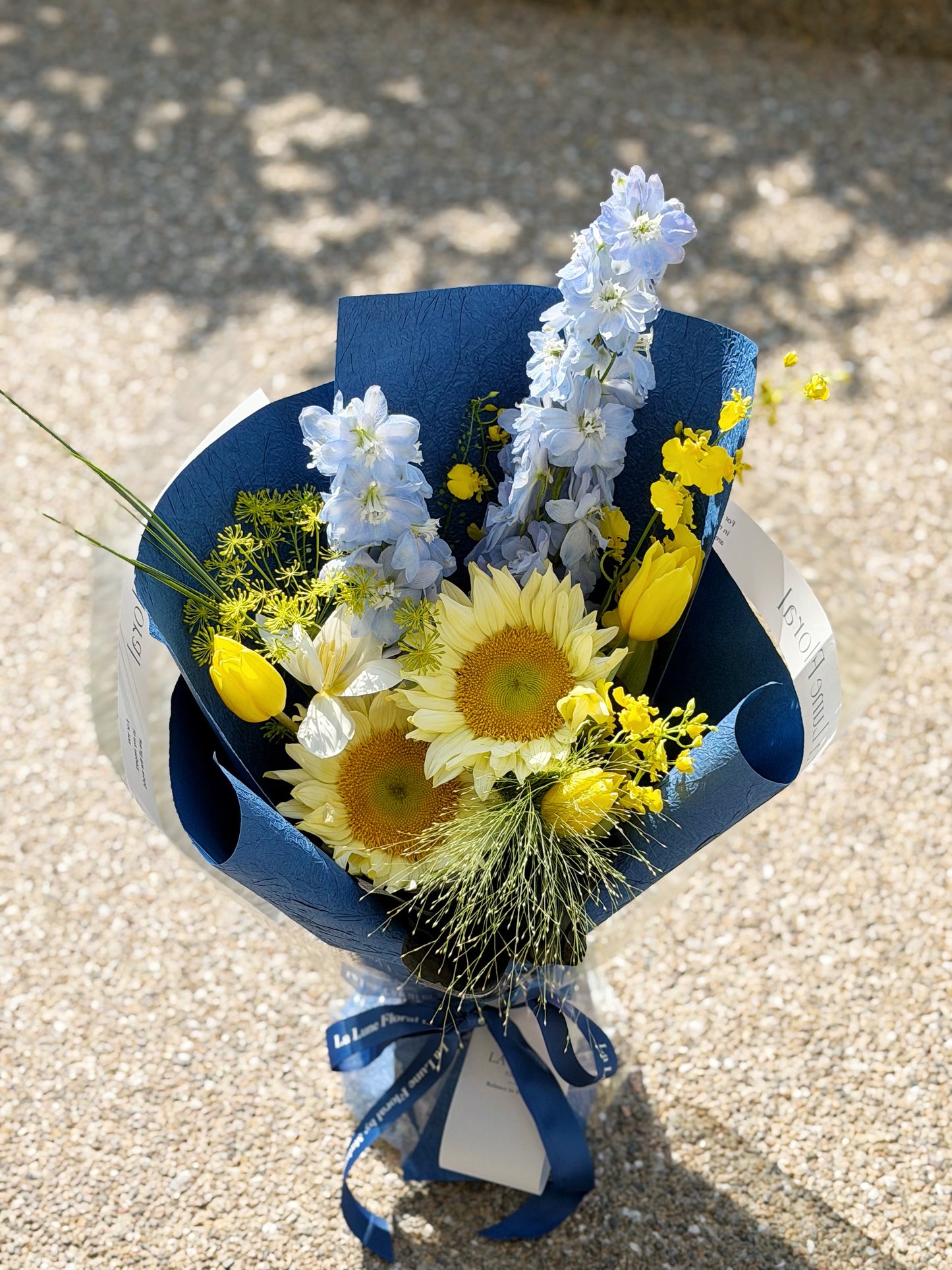 「Starry Night」【Size Regular】 - Omakase(Florist Choice)Blue & Yellow Theme