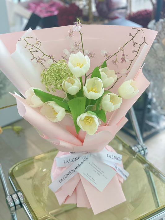 White Tulips Bouquet（9 stk）